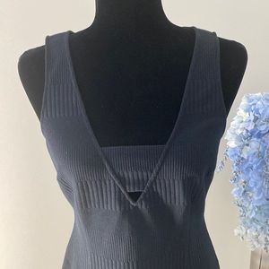 Brand new Size 6 Womens dress never used with Tags. Chest is 36 inches